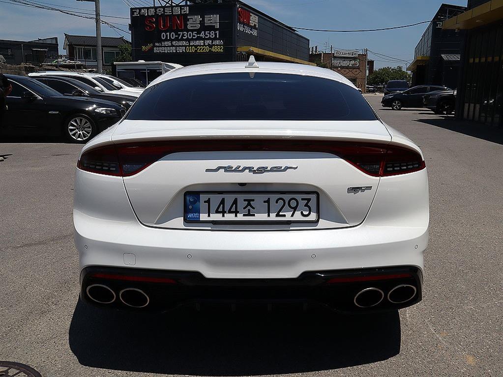 KIA Stinger - Vista 6
