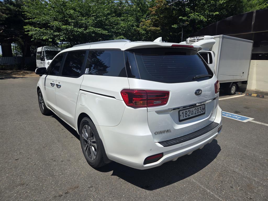 KIA Carnival - Vista 6