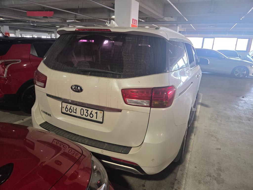 KIA Carnival - Vista 6