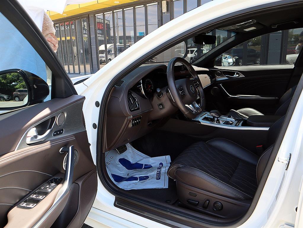 KIA Stinger - Vista 8