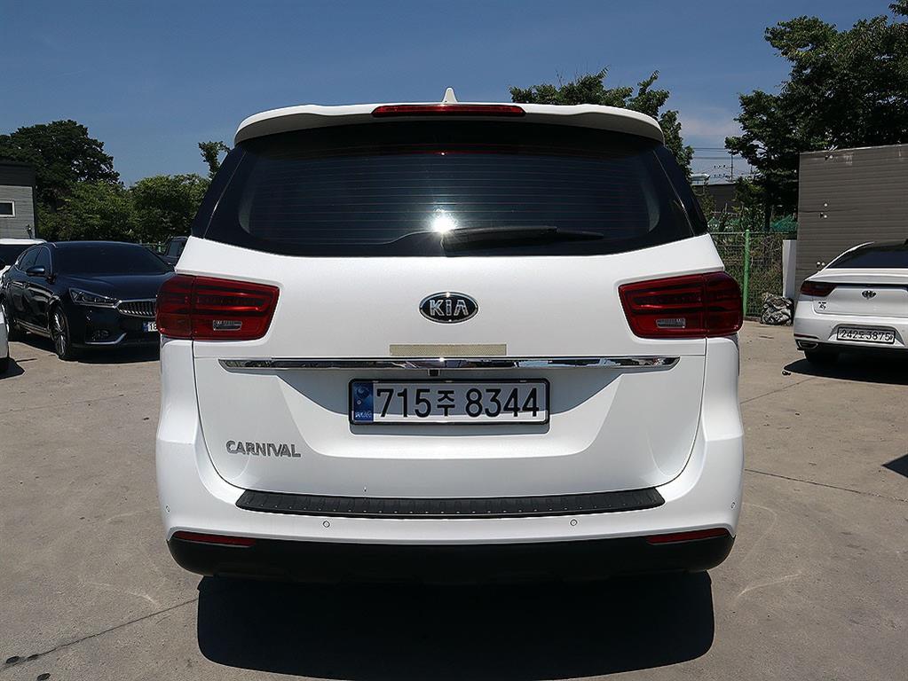 KIA Carnival - Vista 6