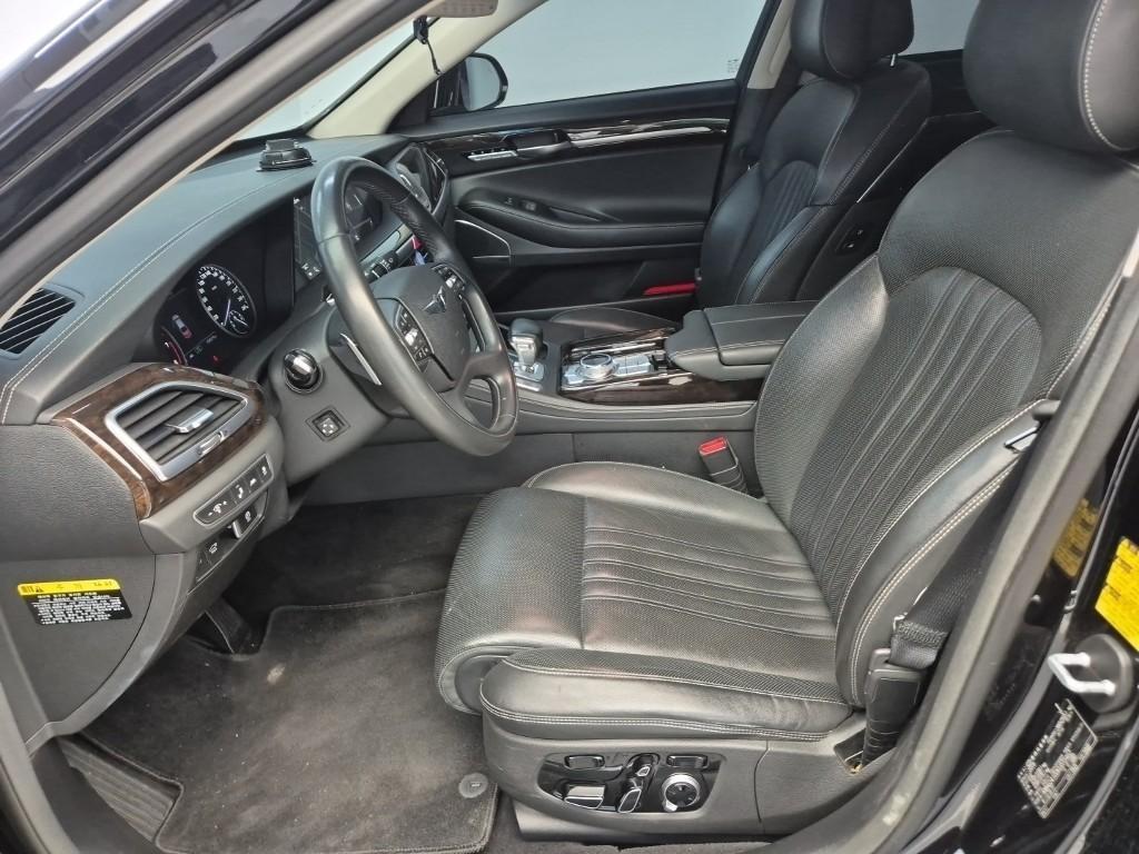 Genesis G90 - Vista 10