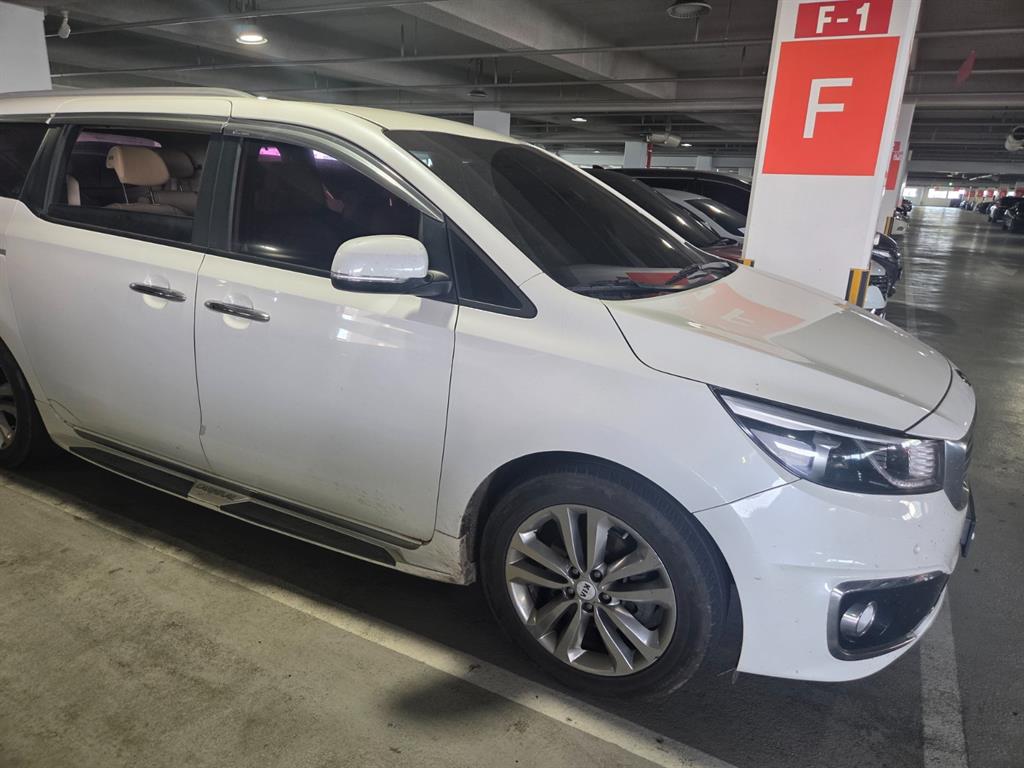 KIA Carnival - Vista 2