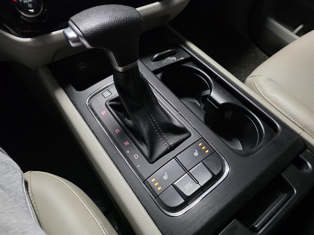 KIA Carnival - Vista 12