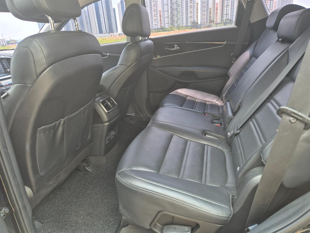 KIA Sorento - Vista 8