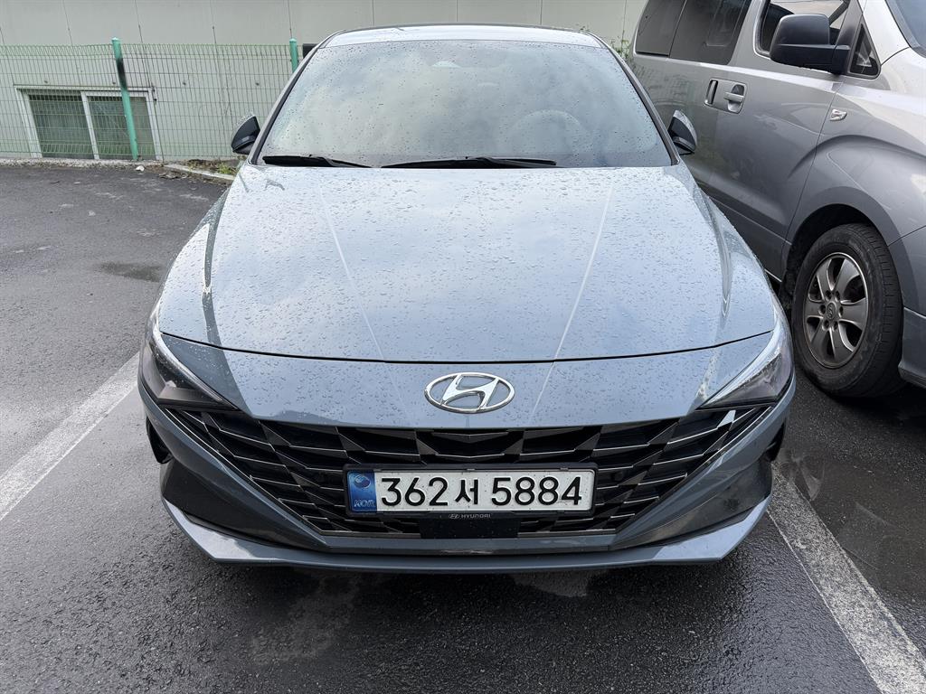 HYUNDAI Avante - Vista 2