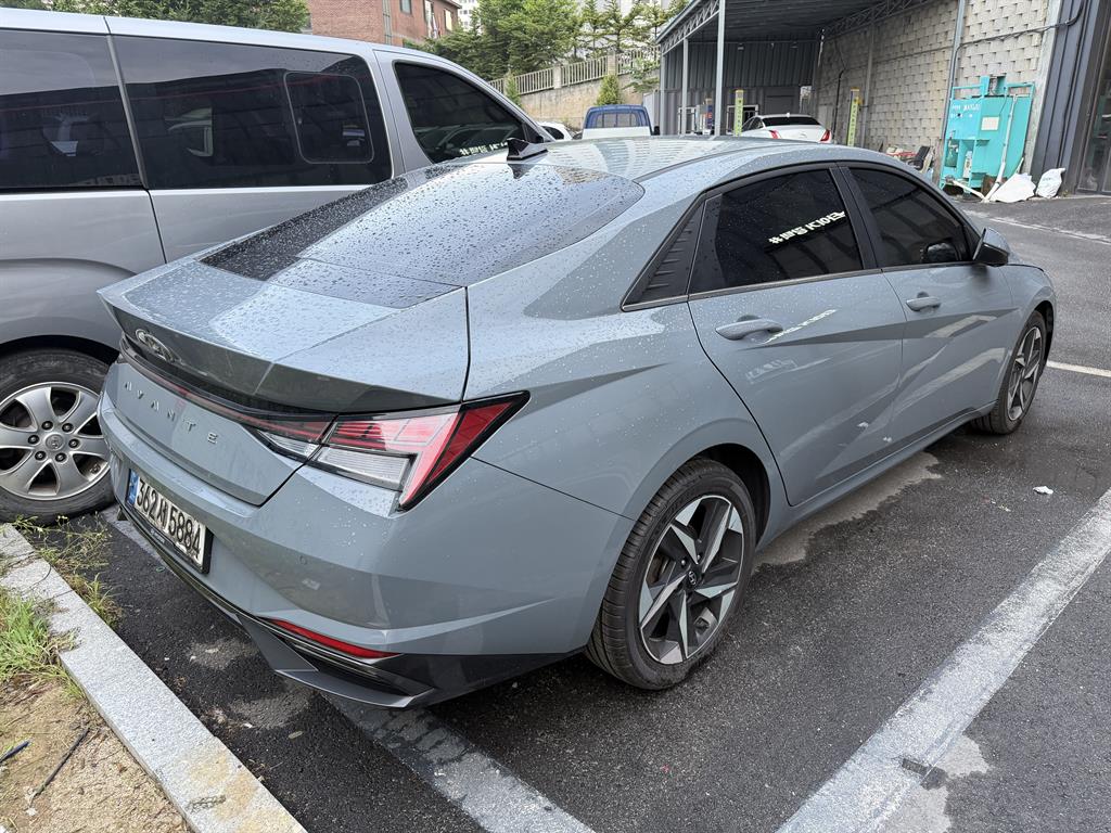 HYUNDAI Avante - Vista 3