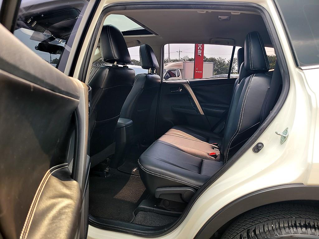 Toyota RAV4 - Vista 9