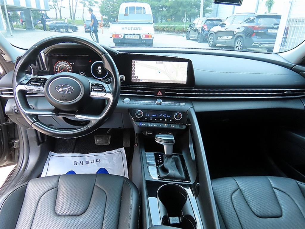 HYUNDAI Avante - Vista 9