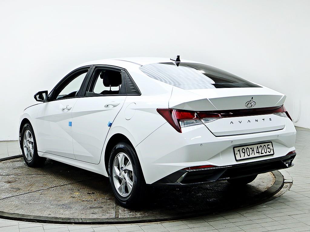 HYUNDAI Avante - Vista 6
