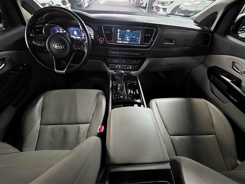 KIA Carnival - Vista 10