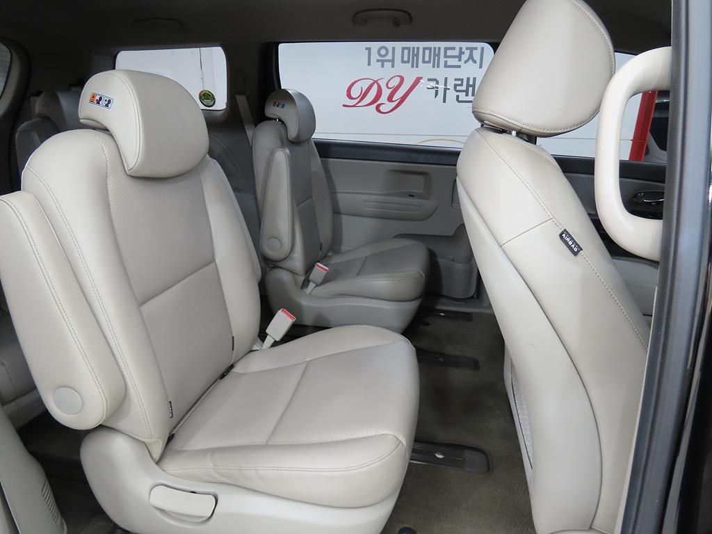 KIA Carnival - Vista 9