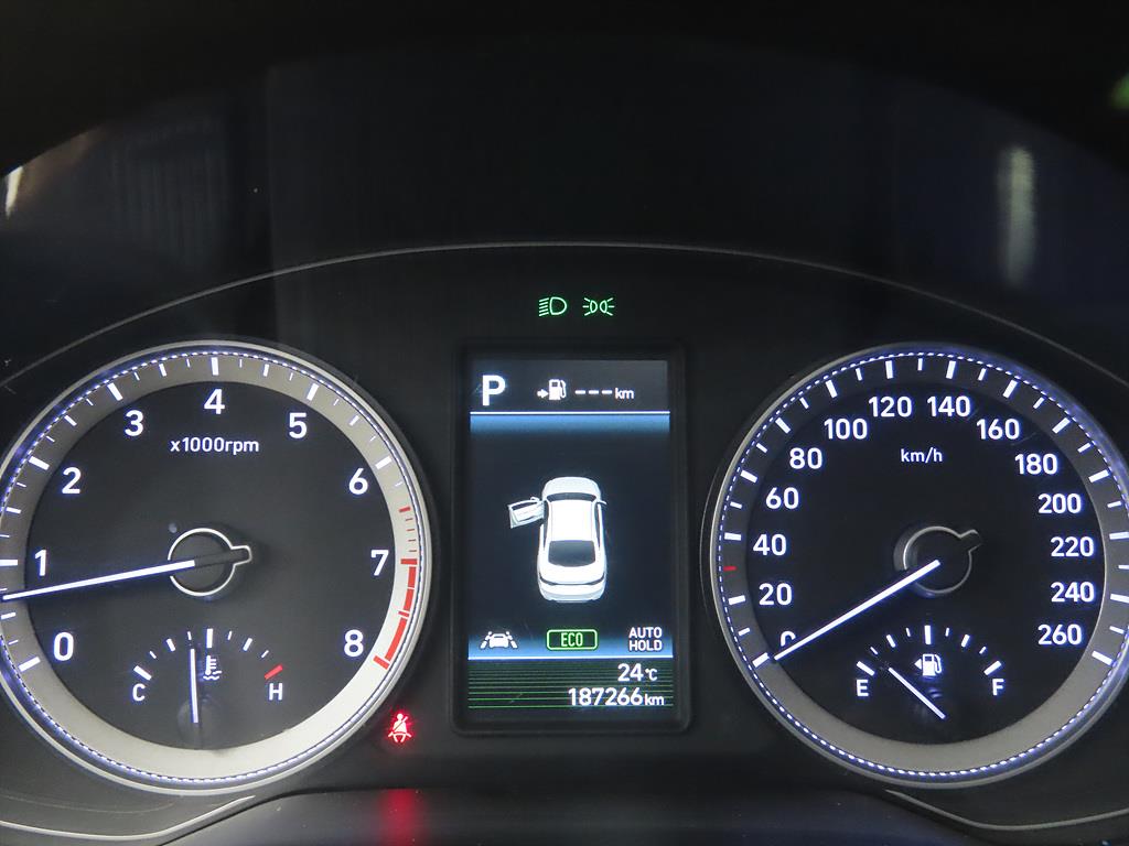 HYUNDAI Grandeur - Vista 11