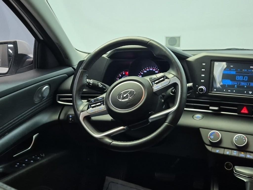 HYUNDAI Avante - Vista 11