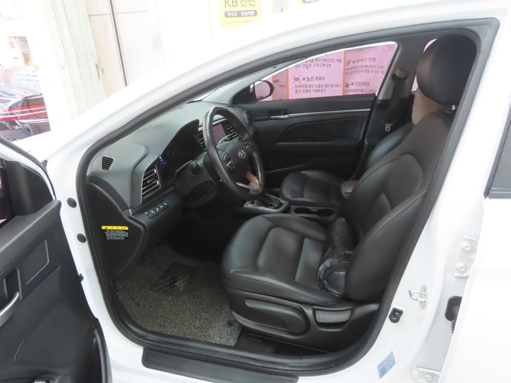 HYUNDAI Avante - Vista 7