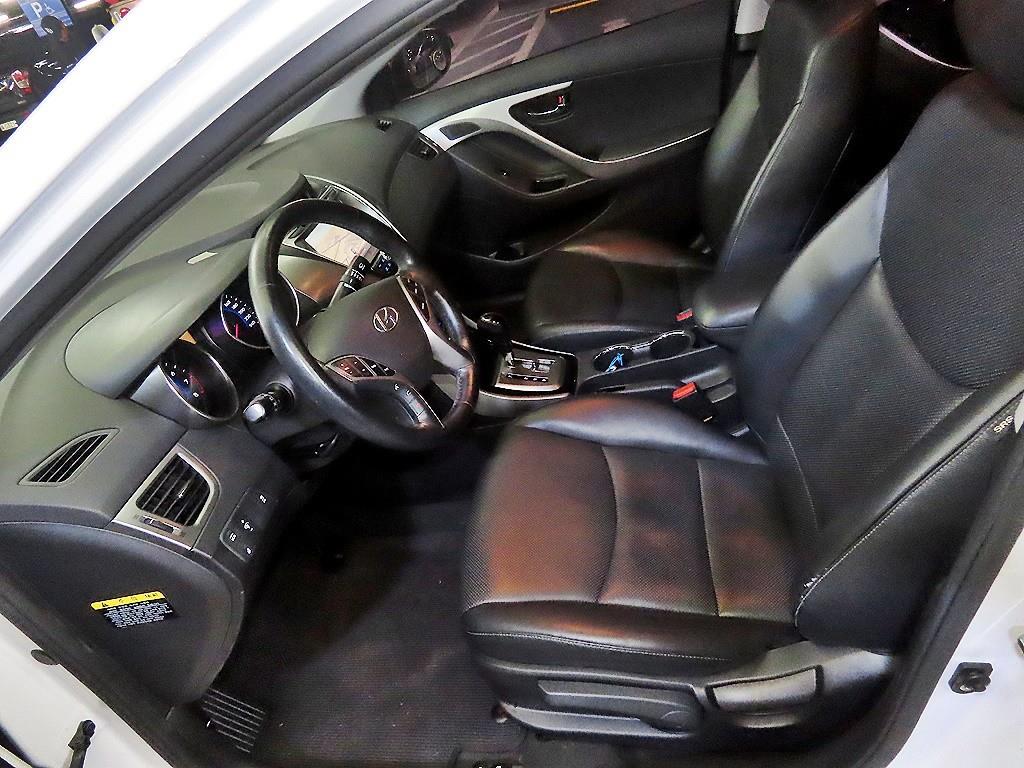 HYUNDAI Avante - Vista 8