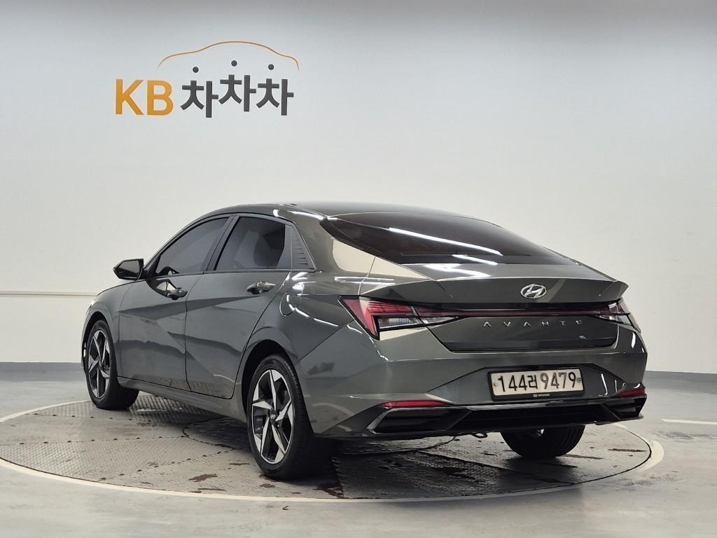 HYUNDAI Avante - Vista 2