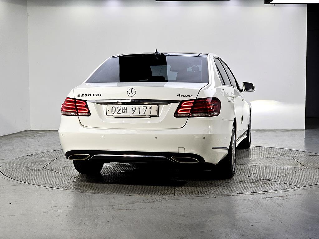 Mercedes Benz E class - Vista 3