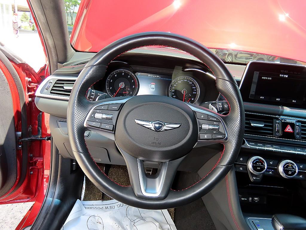 Genesis G70 - Vista 10