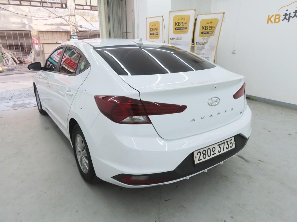 HYUNDAI Avante - Vista 6
