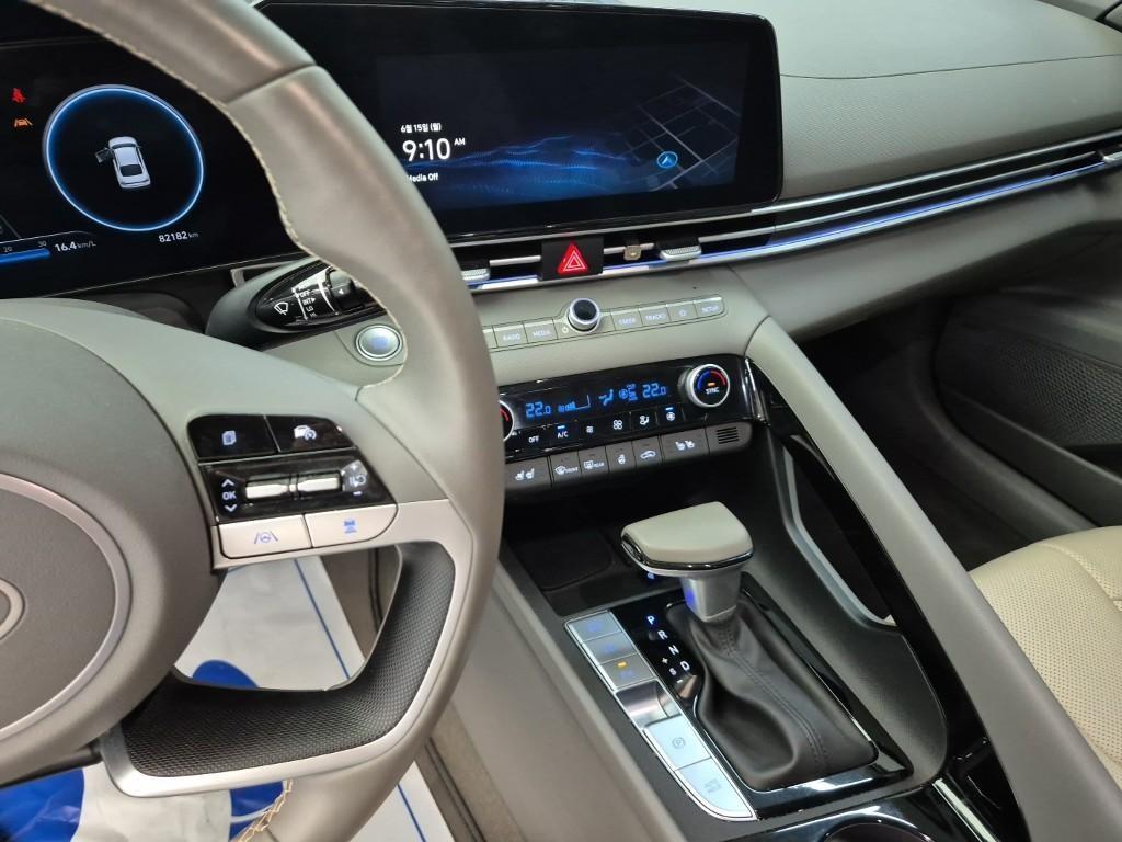 HYUNDAI Avante - Vista 12