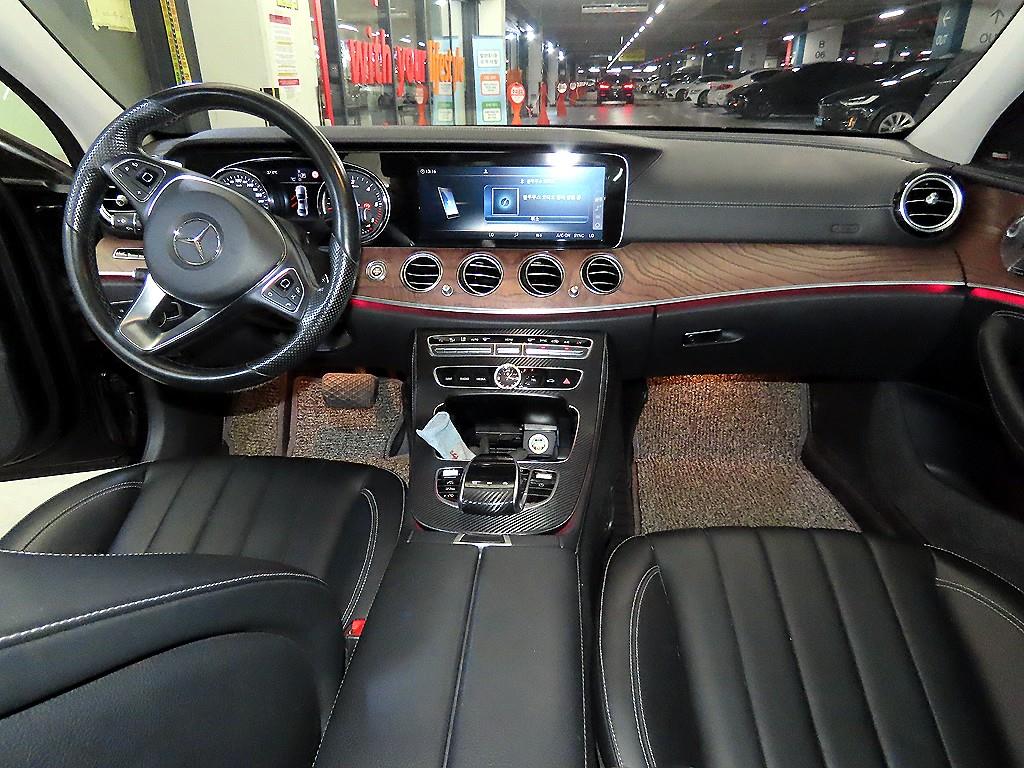 Mercedes Benz E class - Vista 12