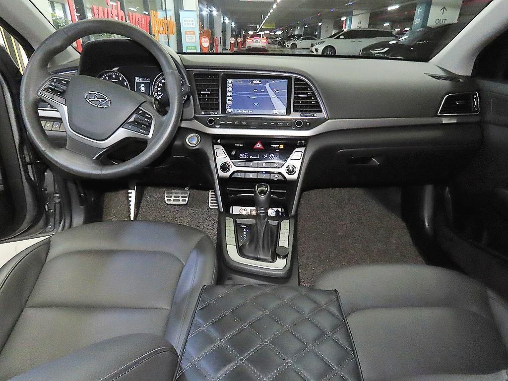 HYUNDAI Avante - Vista 12