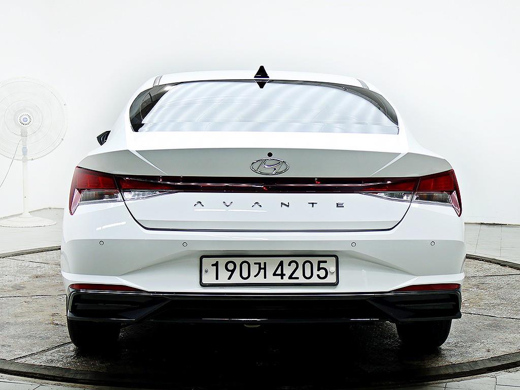 HYUNDAI Avante - Vista 3