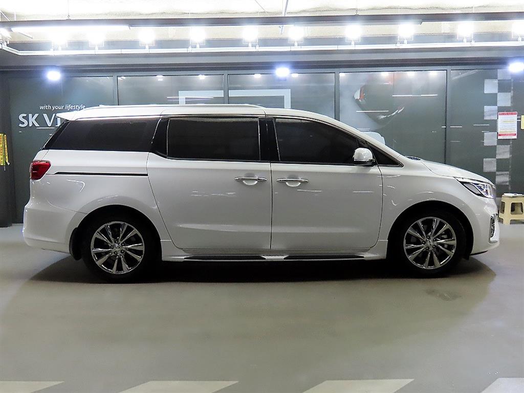 KIA Carnival - Vista 3