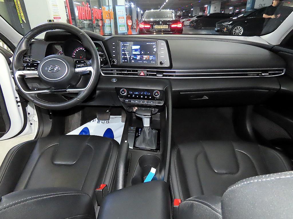 HYUNDAI Avante - Vista 12