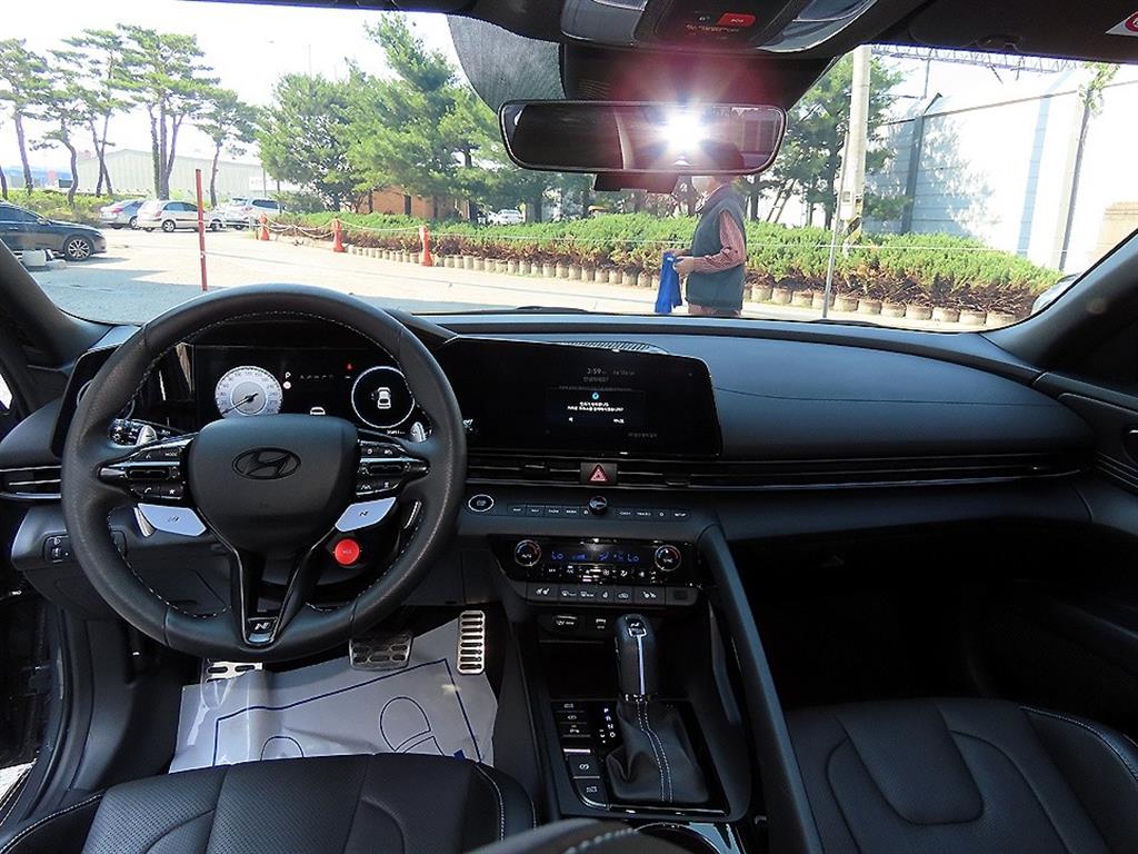 HYUNDAI Avante - Vista 9