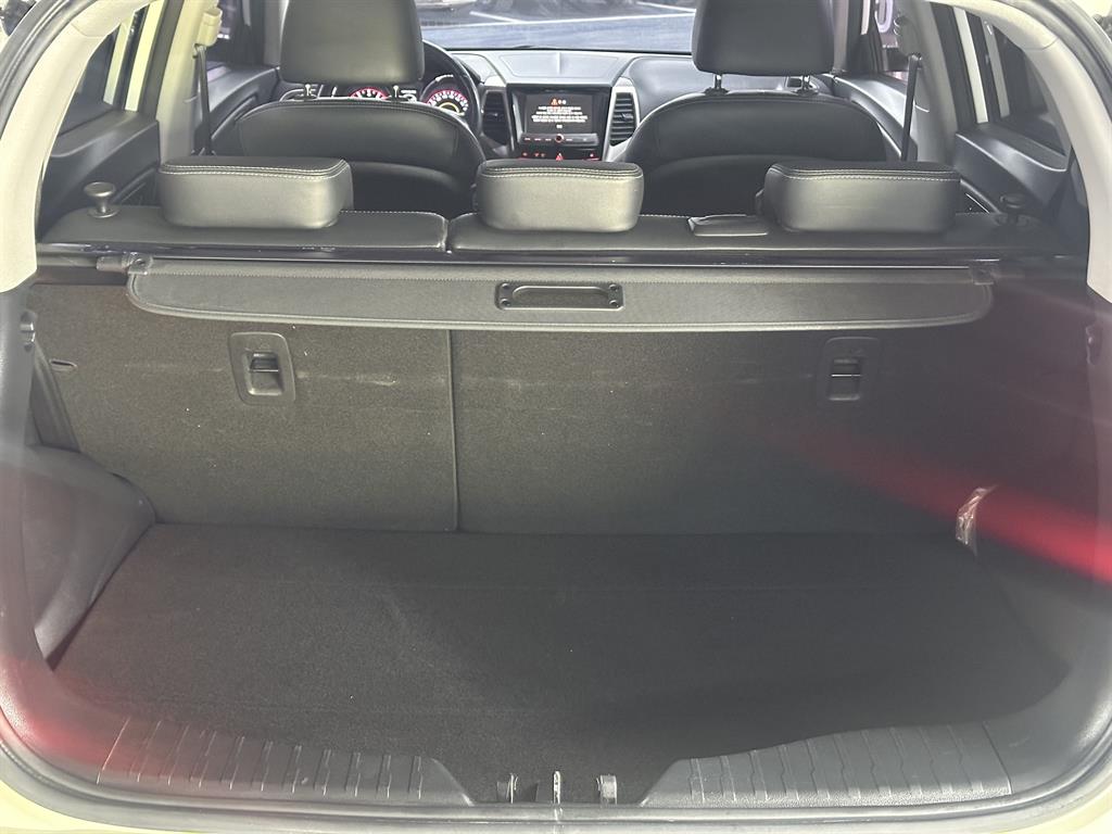 Ssangyong Tivoli - Vista 10