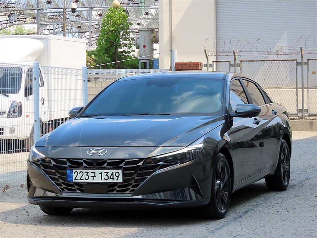 HYUNDAI Avante - Vista 2