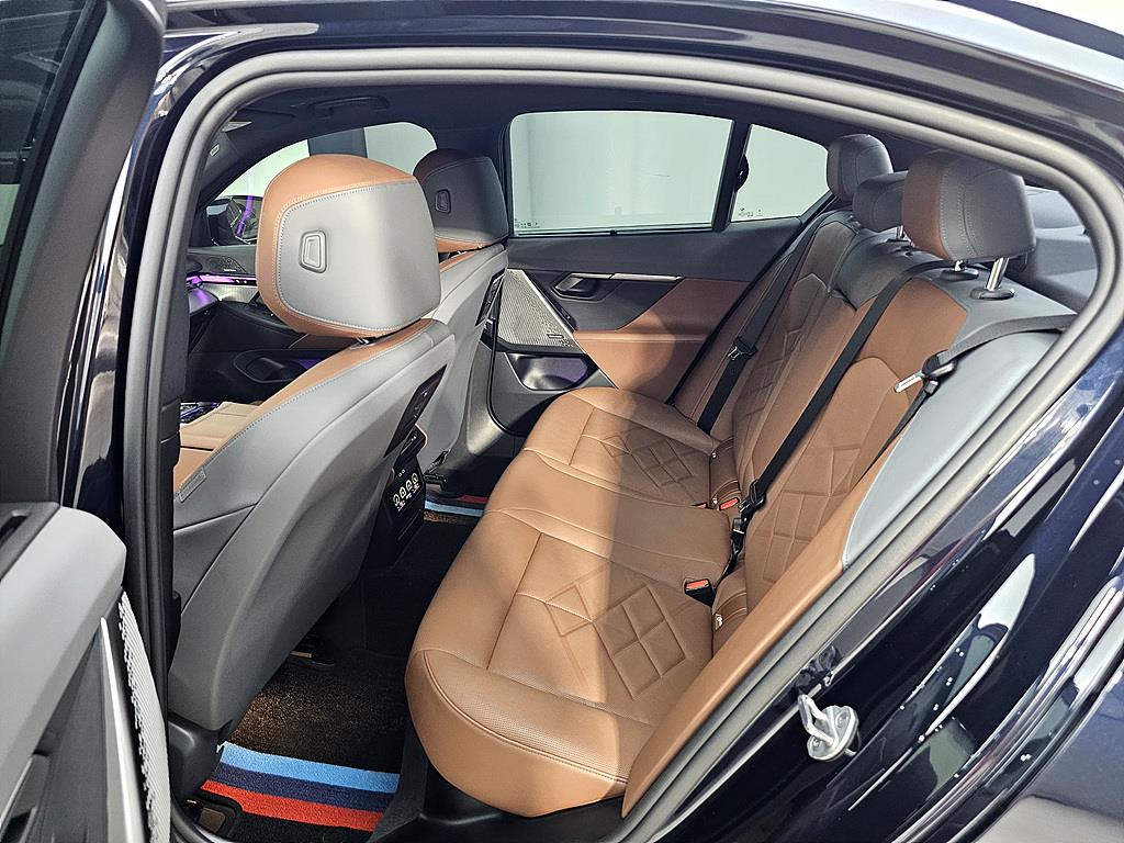 BMW 5 Series - Vista 11