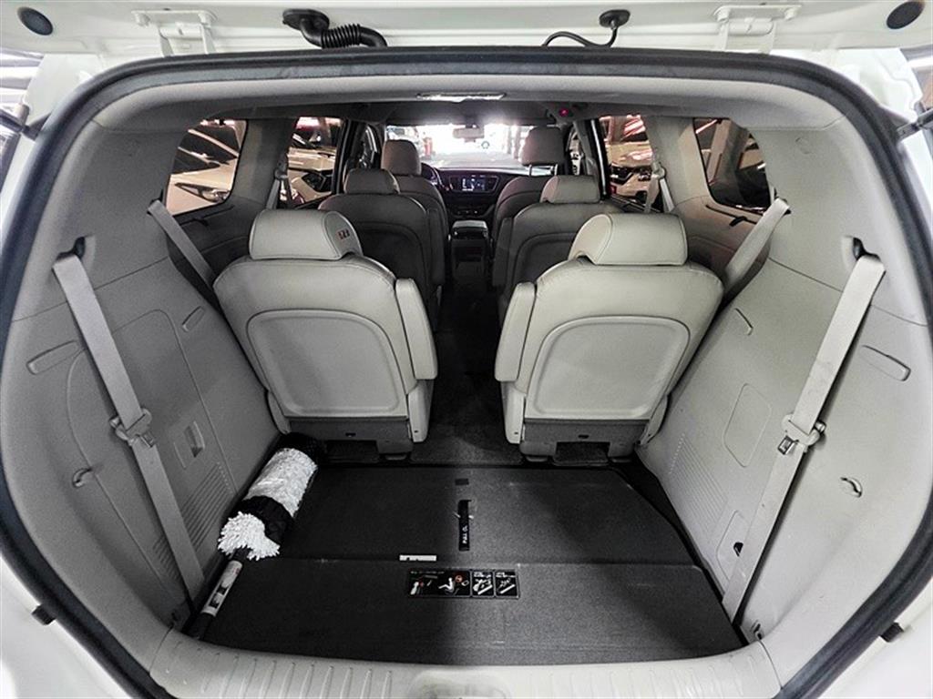 KIA Carnival - Vista 7