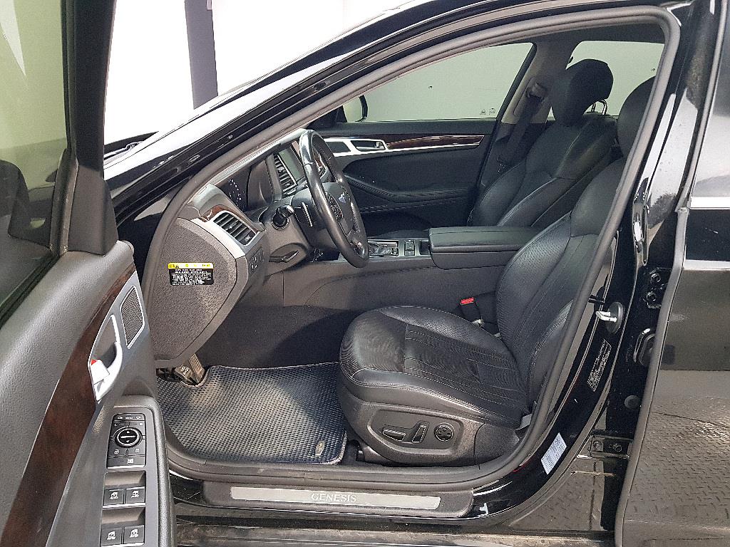 HYUNDAI Genesis - Vista 10
