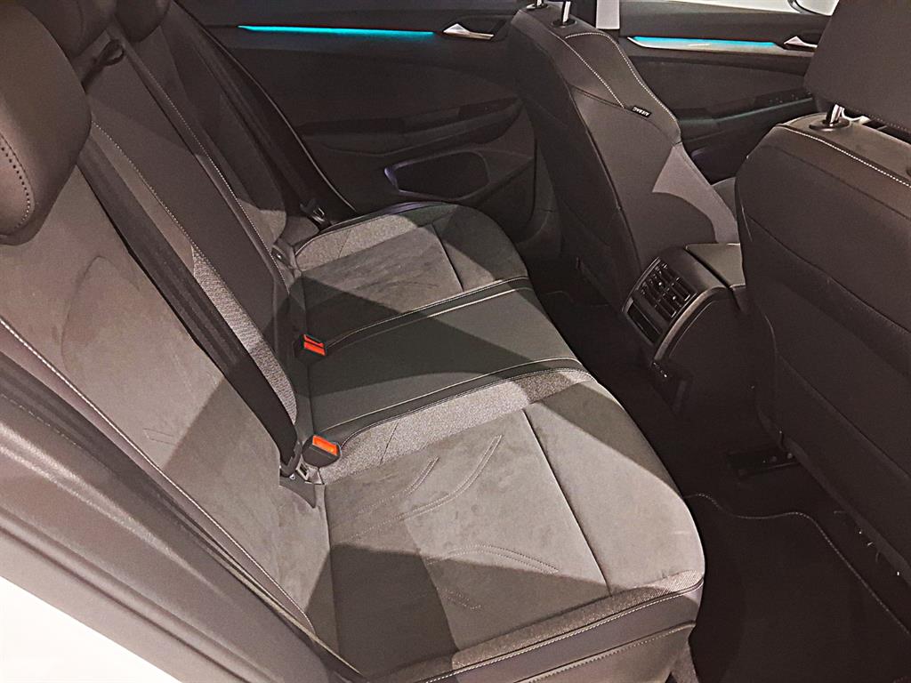Volkswagen Golf - Vista 9