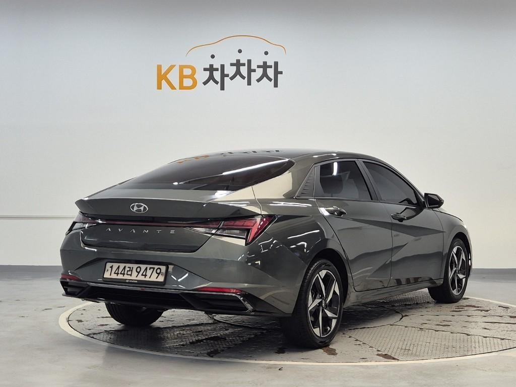 HYUNDAI Avante - Vista 3