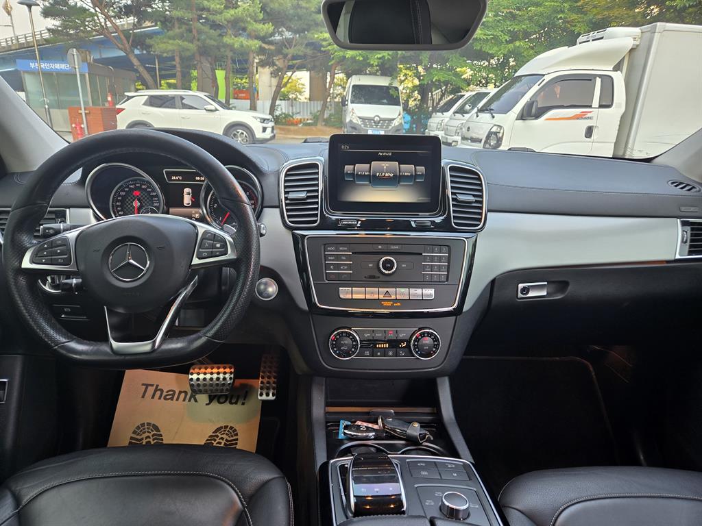 Mercedes Benz GLE Class - Vista 11