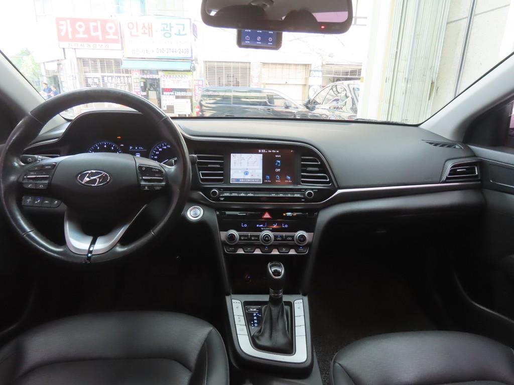 HYUNDAI Avante - Vista 9