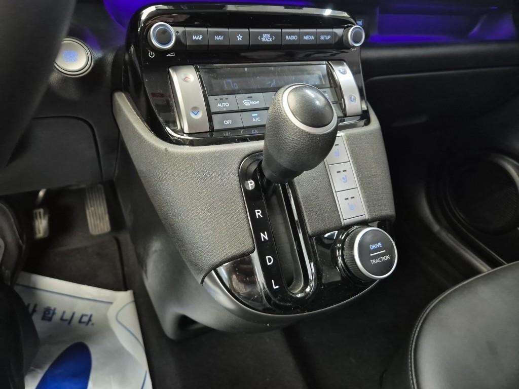 HYUNDAI Casper - Vista 10