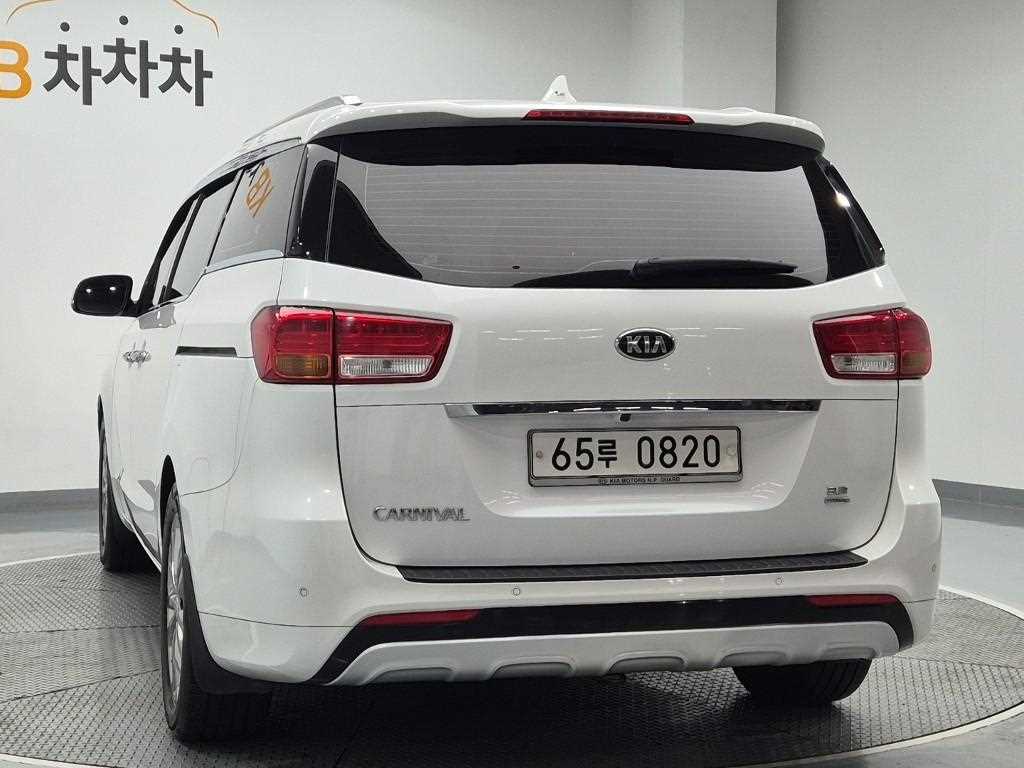 KIA Carnival - Vista 2
