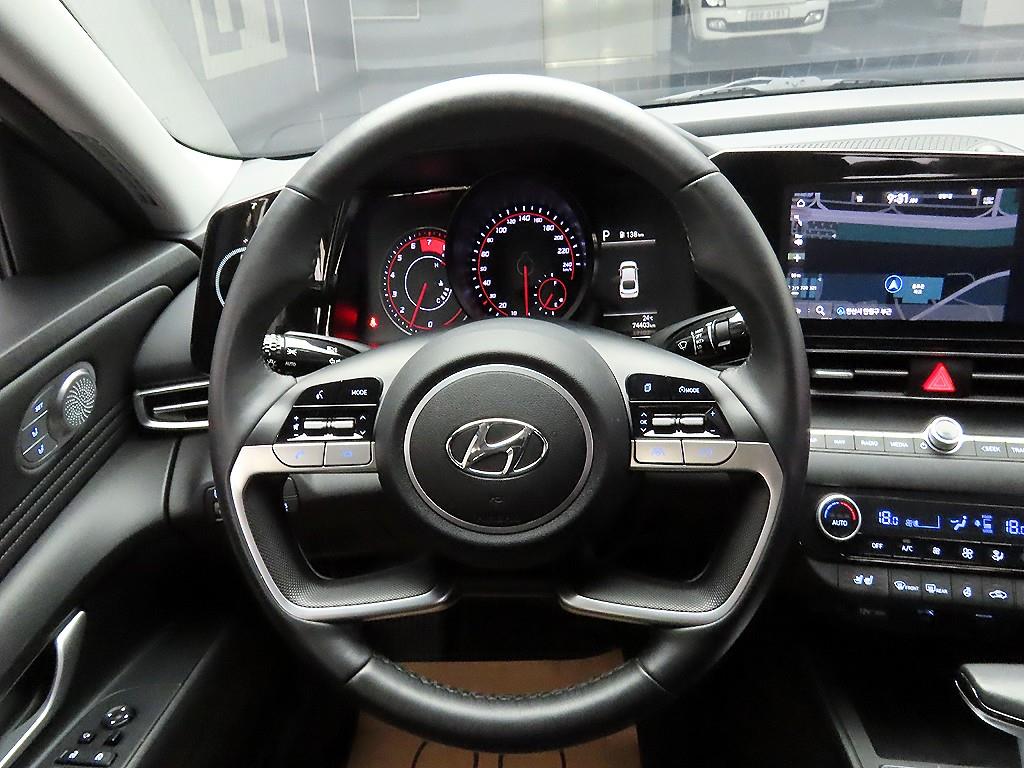 HYUNDAI Avante - Vista 9
