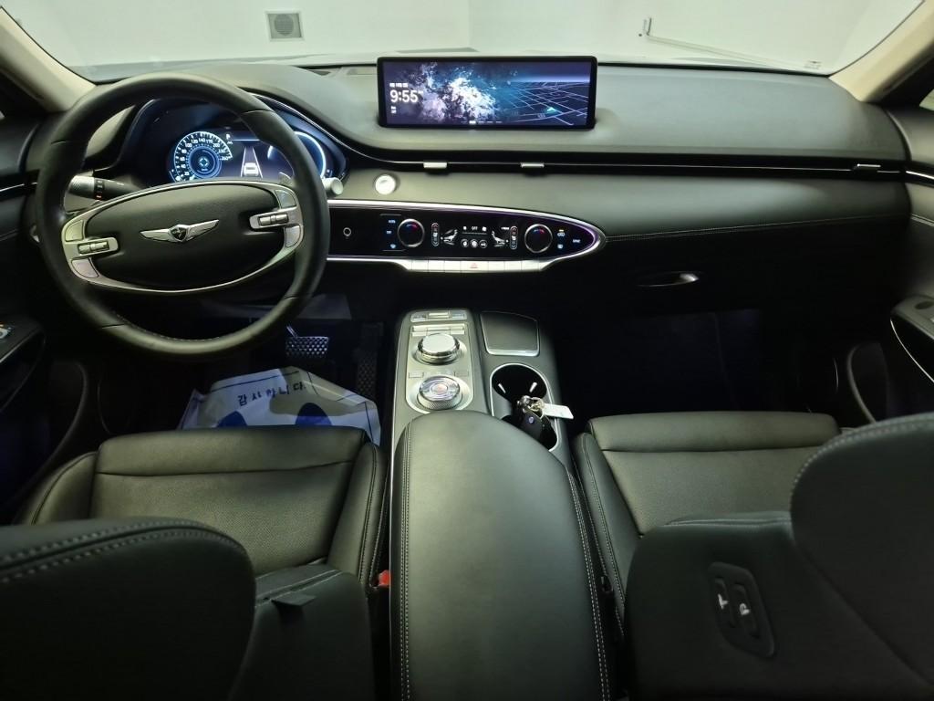 Genesis GV70 - Vista 9