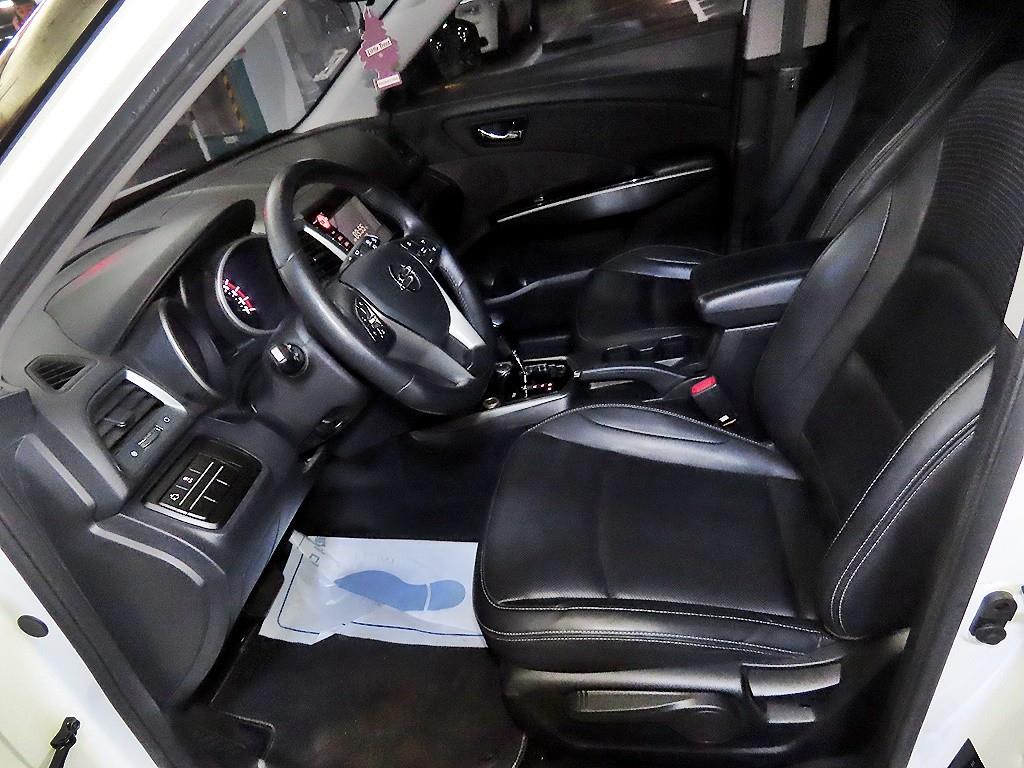 Ssangyong Tivoli - Vista 8