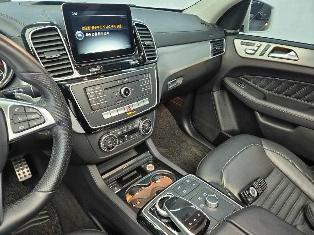 Mercedes Benz GLE Class - Vista 10