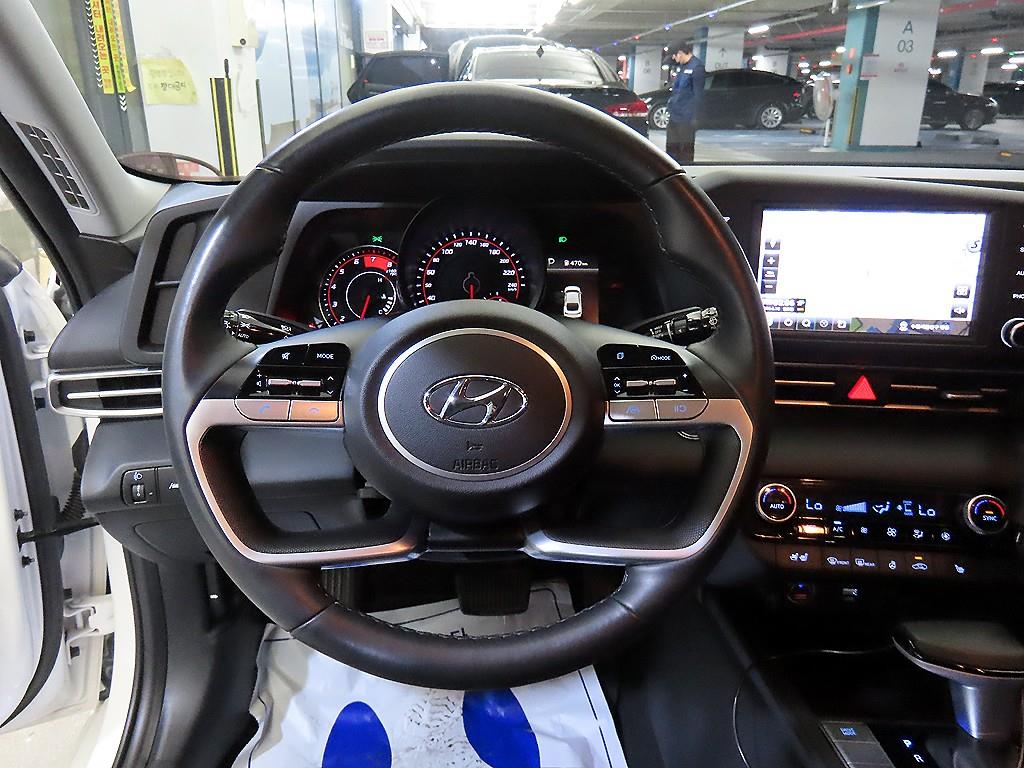 HYUNDAI Avante - Vista 10
