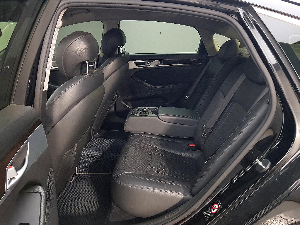 HYUNDAI Genesis - Vista 11
