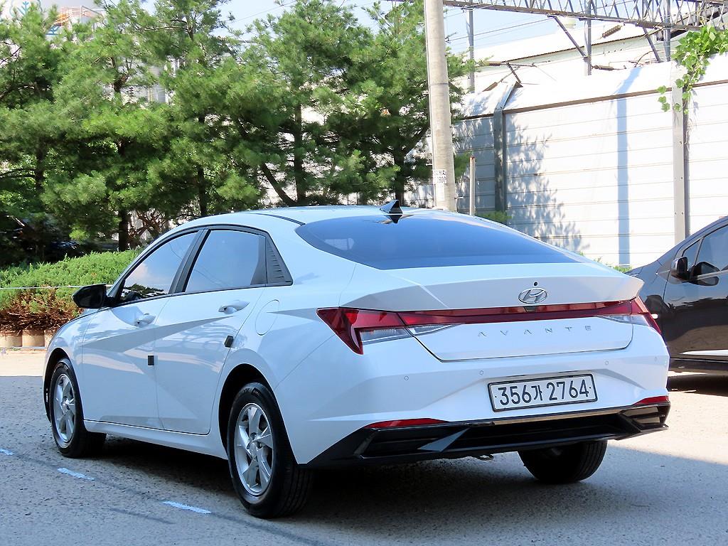 HYUNDAI Avante - Vista 3