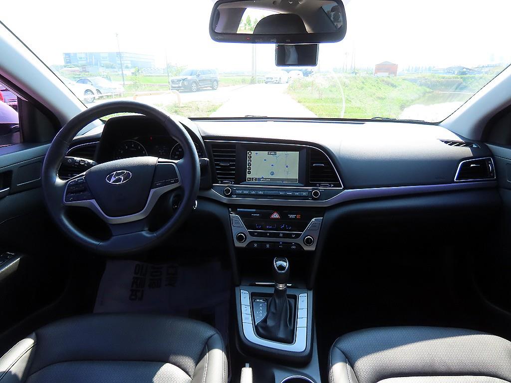 HYUNDAI Avante - Vista 11